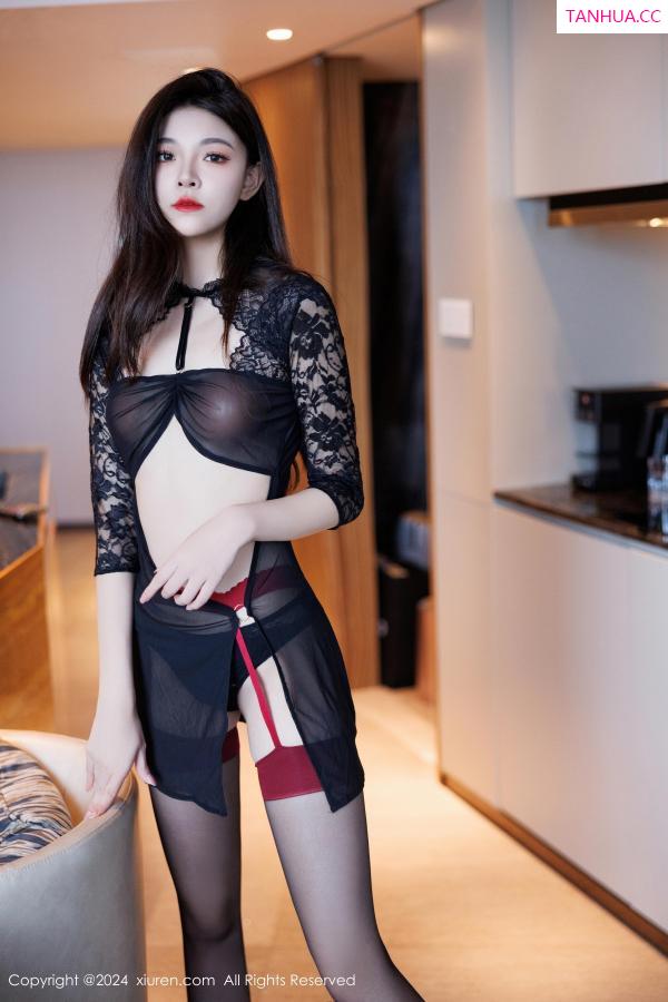   [XiuRen]高清写真图 2024.11.25 No.9499 初梦瑶 黑丝美腿第42张图片